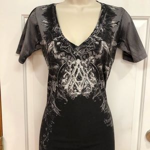 Women’s vneck tee